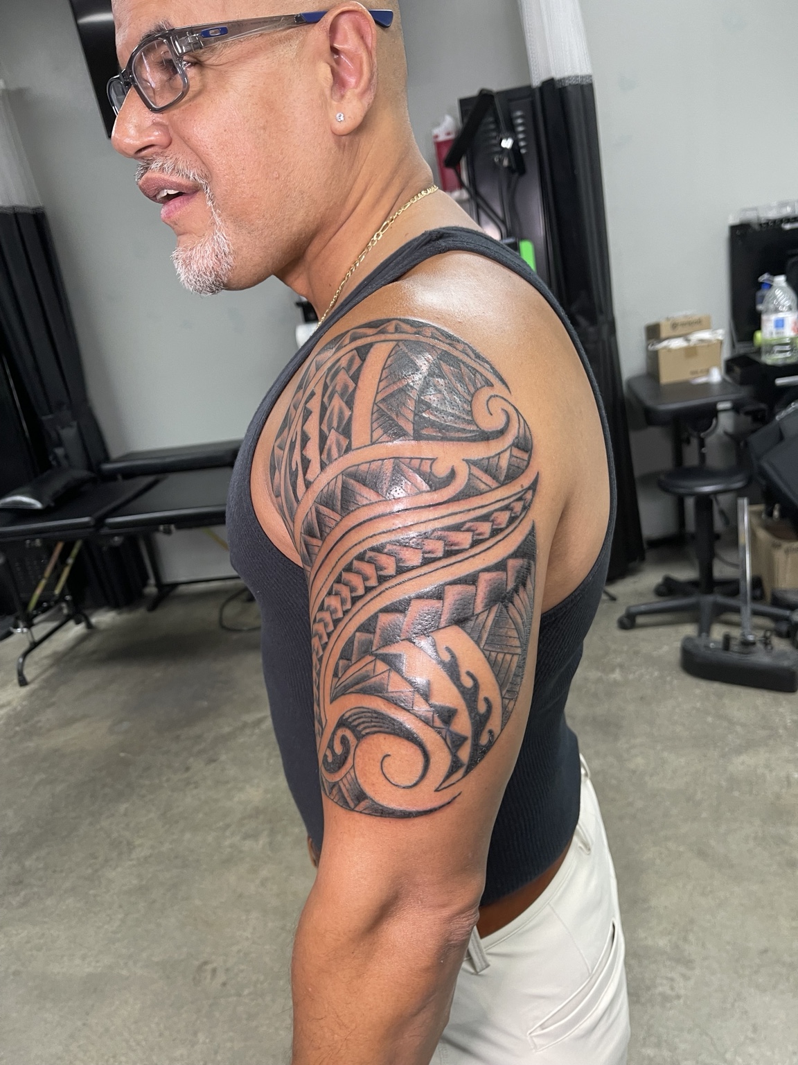 Polynesian upper arm tattoo primary view